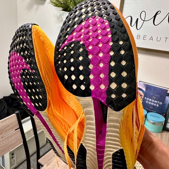 Nike Vaporfly Next 3%- size 7 - Picture 2 of 3